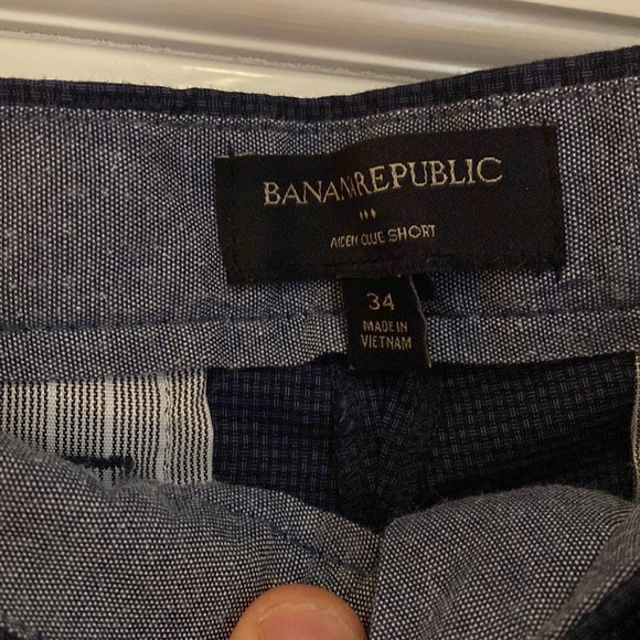 Banana Republic flat front shorts - 34w - Picture 2 of 3